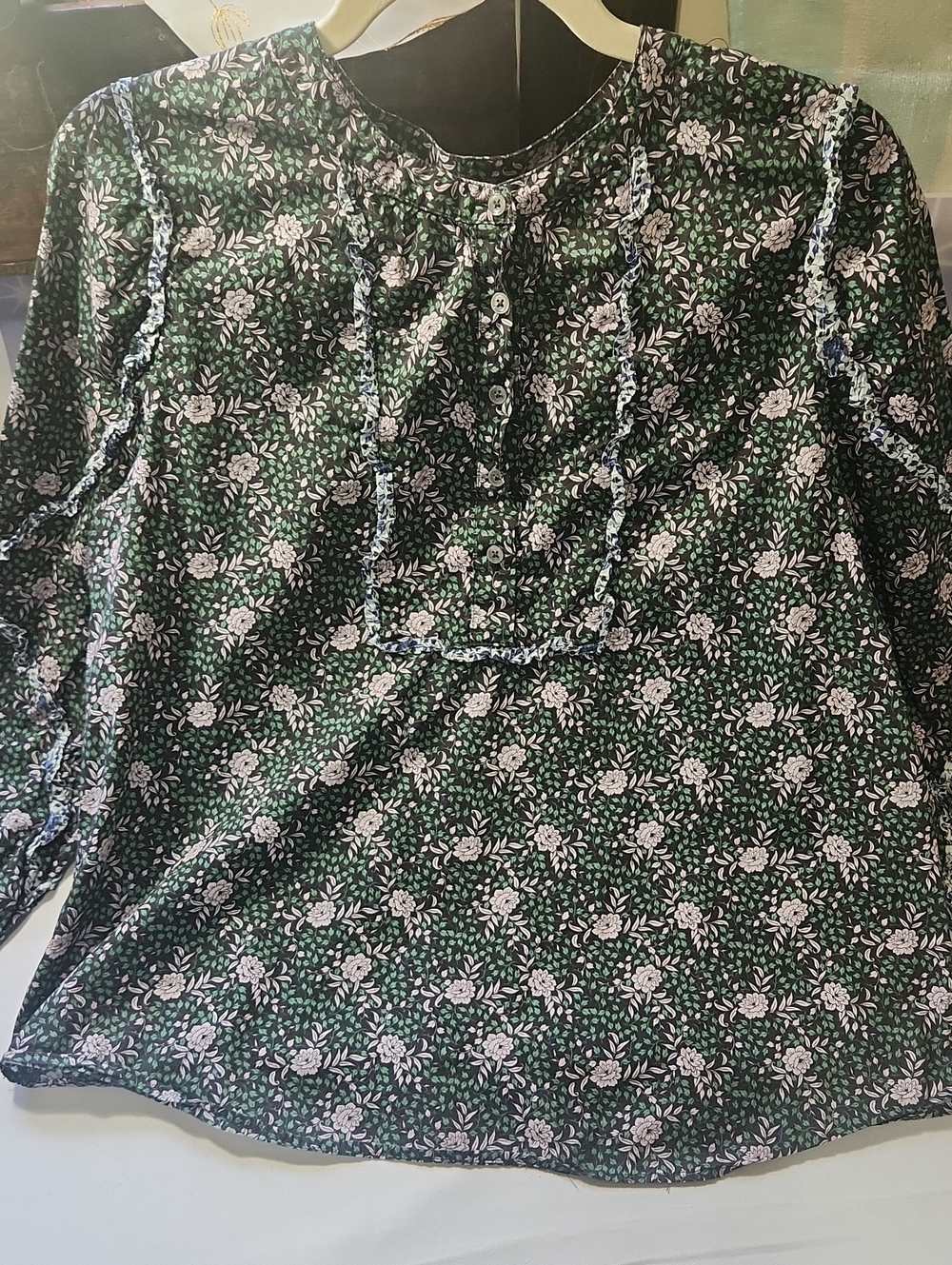 J. Crew Green Floral Pintuck Blouse with White Roses 💯% Cotton!